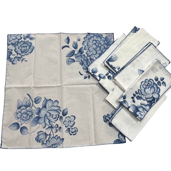 Eight square cotton cloth dinner napkins (8) blue & white formal toile style - Picture 3 of 6